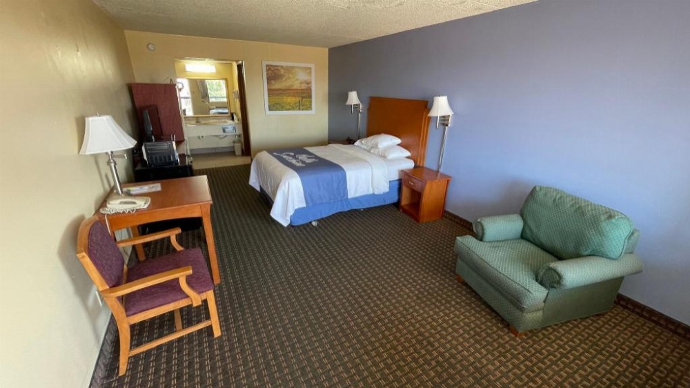 Days Inn by Wyndham Salina South Image 12